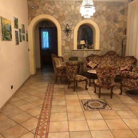 バルチェッローナ・ポッツォ・ディ・ゴット Marinette Bed & Breakfast エクステリア 写真